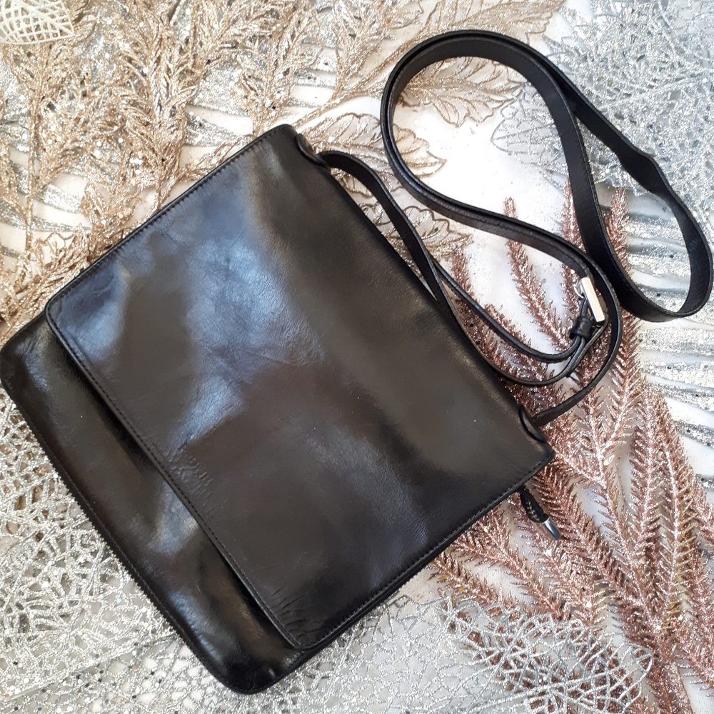 Prune Leather Expandable Zipper Crossbody Purse